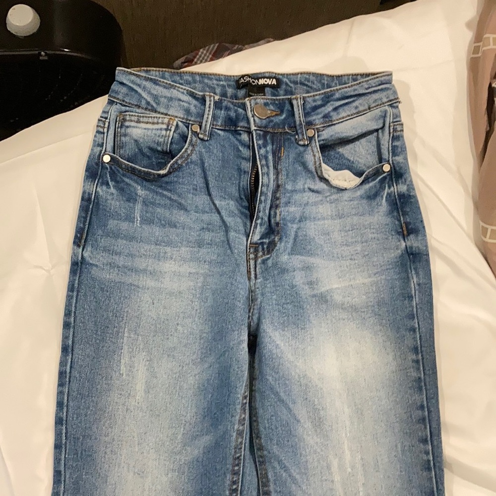 Fashion nova jeans sz 3 27 waist fits like 26